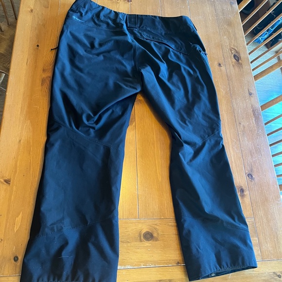Patagonia Powder Bowl Insulated Snow Pants in Black - Picture 4 of 14